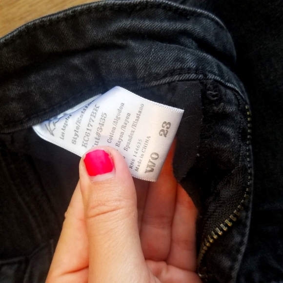 Buckle Jeans - Picture 4 of 4